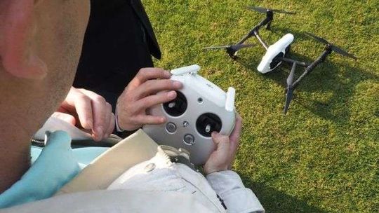 Uczniowie będą się szkolić z obsługi dronów. Powstaną też mobilne pracownie