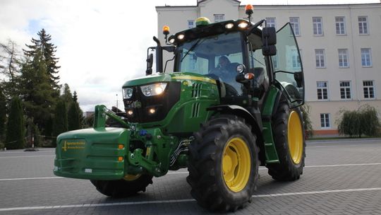 Uczniowie dostali ciągnik do nauki. Kosztował prawie milion złotych