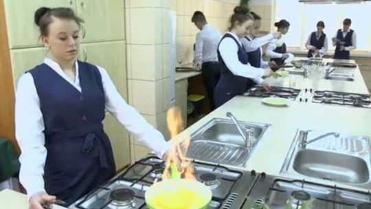 Uczniowie jak manekiny. Mannequin Challenge w ZSZO w Biłgoraju