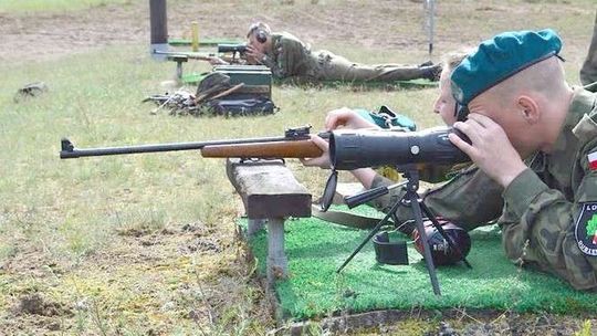 Uczniowie klas mundurowych z Puław najlepsi na poligonie
