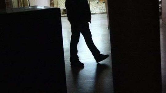 Uczniowie narzekają. Po bursie tylko w klapkach?