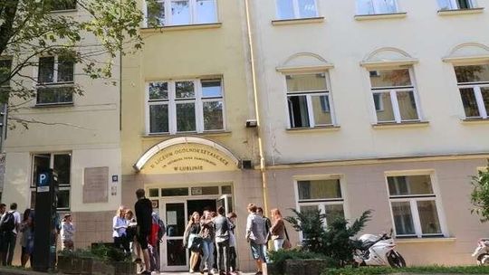  Uczniowie nie dostaną świadectw maturalnych, jeśli nie zapłacą za ochronę? "Zamoy" zaprzecza