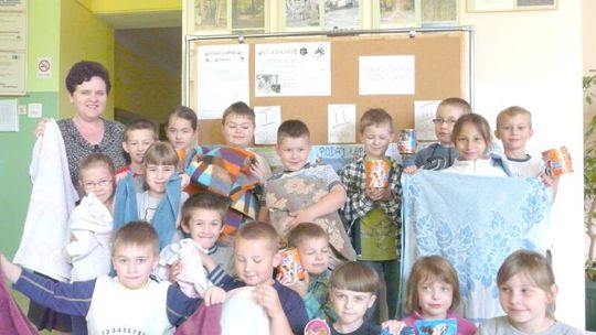 Uczniowie pomagają bezdomnym zwierzętom