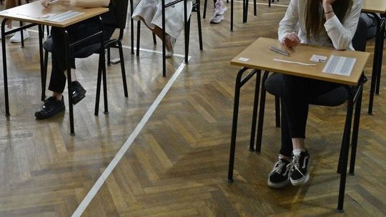 Uczniowie, rodzice i nauczyciele się niecierpliwią. Ciągle nie wiadomo, co z egzaminem ósmoklasistów