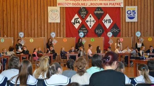 Uczniowie SP nr 52 wygrali III Międzyszkolny Konkurs Wiedzy Ogólnej "Rozum na piątkę"