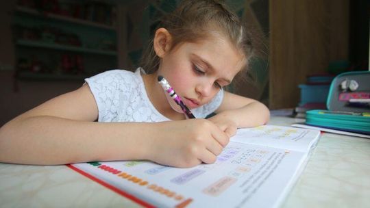 Uczniowie szukają korepetytorów. "Jak płacisz tanio, to kupujesz dwa razy"