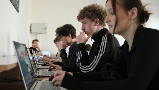 Uczniowie V LO otworzyli IT Fitness Test 2026 – największy sprawdzian kompetencji cyfrowych w Polsce