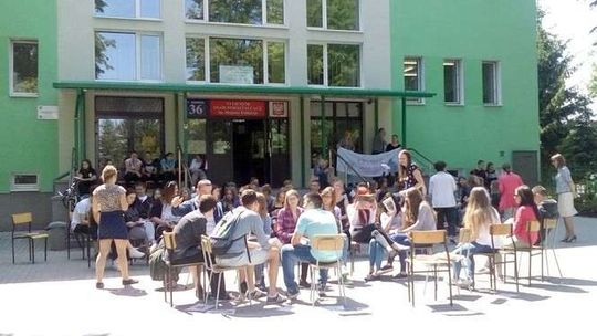 Uczniowie VI LO w Lublinie szli na rekord. Jak nie czytam, jak czytam