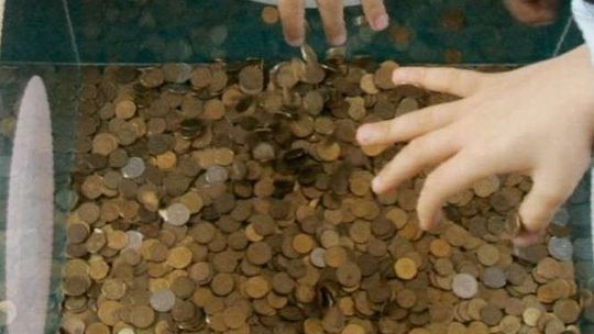 Uczniowie włamali się do szkoły. Ukradli skarbonkę z "Górą grosza"