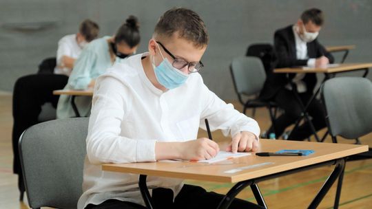 Uczniowie wrócą do szkół w kwietniu? Nauczyciele i rodzice wątpią