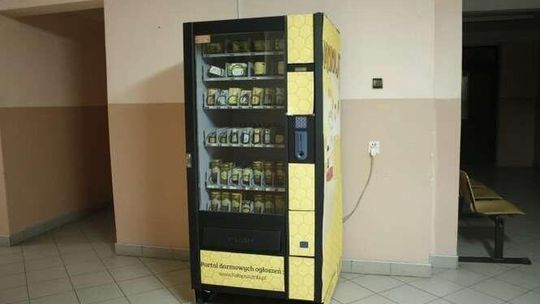 Uczniowie wymyślili miodomaty. Można kupić miód, ciasteczka i świeczki woskowe