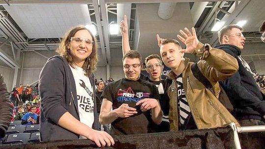 Uczniowie z Kraśnika stworzyli robota i pokazali go w Kanadzie. Dostali nagrodę sędziów