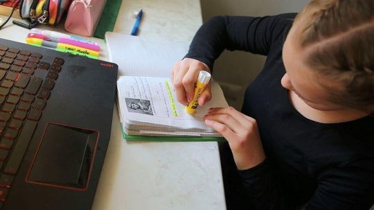 Uczniowie źle znoszą naukę zdalną. Ale do psychologa wstydzą się pójść