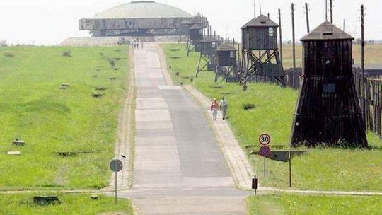 Uczniowie zrobili sobie imprezę na Majdanku. Jest akt oskarżenia