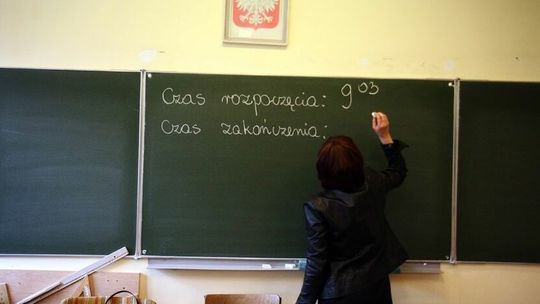 Uczyć dalej albo zrezygnować. Coraz więcej nauczycieli chce pożegnać się z zawodem