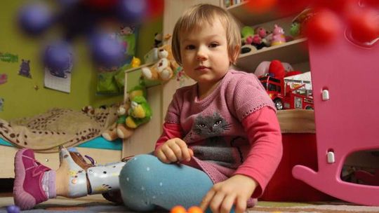 Udało się zebrać 136 tys. dolarów. Oliwia leci na leczenie do USA 