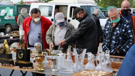 Udany debiut giełdy staroci w Puławach. Co można było kupić?
