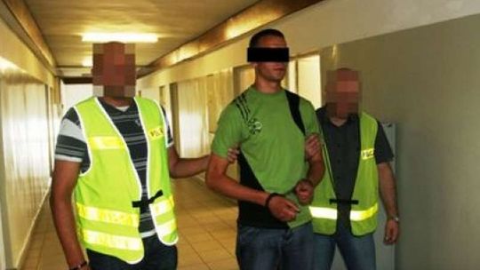 Udawał policjanta i groził plastikowym pistoletem