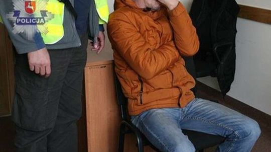 Udawał policjanta, miał fałszywą odznakę. Wziął łapówkę od kierowcy