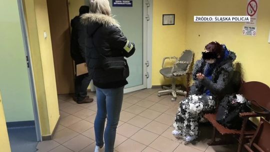 Udawała pracownika administracji i okradała starsze osoby. Jeden z seniorów zamknął ją w domu