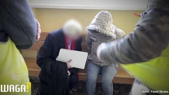 Uderzała Lenką o zmarzniętą ziemię i zostawiła ją na polu. Dziecko zmarło