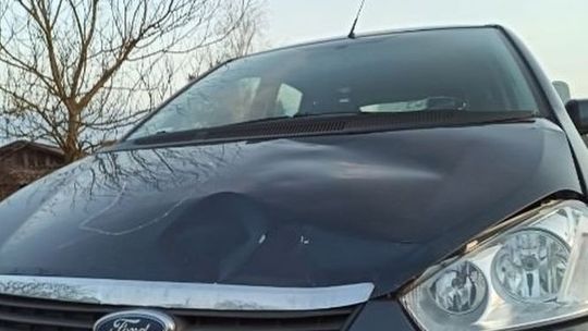 Uderzył samochodem w dwie kobiety i uciekł