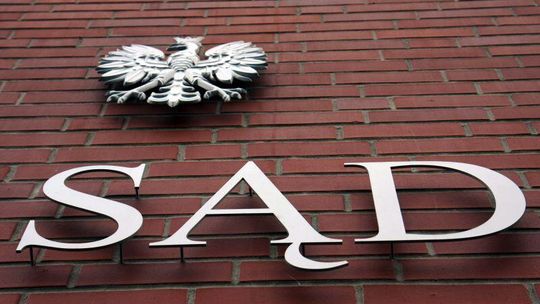 Uderzył Syryjczyka szklanką w twarz. Stanie przed sądem