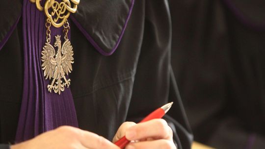 Uderzył znajomego, który upadł na chodnik. Na drugi dzień kolega zmarł