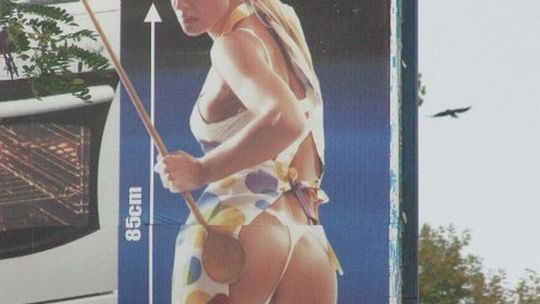 Ugotować Ci? Erotyczna reklama obok szkoły we Włodawie