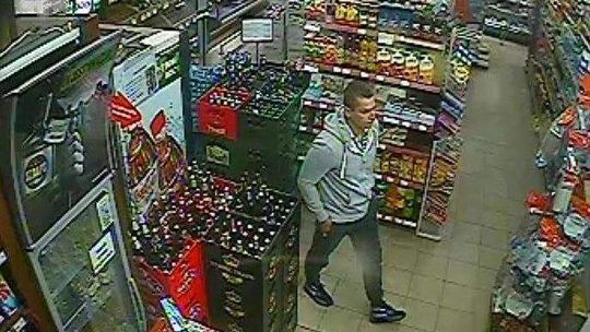 Ukradł 12 tys. zł ze sklepu. Kto go rozpoznaje?