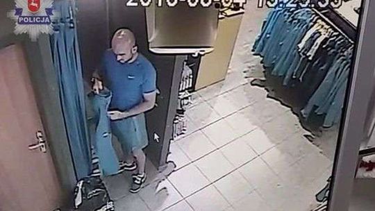 Ukradł kurtkę ze sklepu. Nagrał go monitoring (wideo)