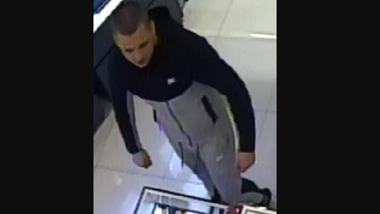 Ukradł markowy zegarek. Policja publikuje wizerunek