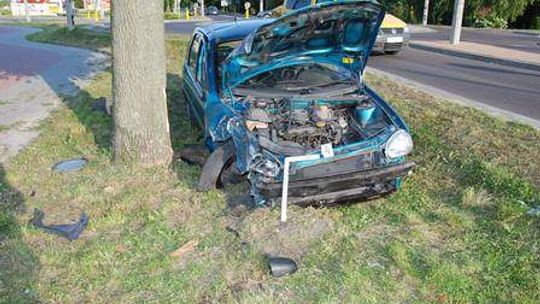 Ukradł opla, jazdę skończył na drzewie