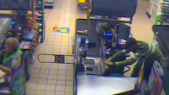 Ukradł pieniądze z kasy sklepu w Lublinie. Kto go rozpoznaje?