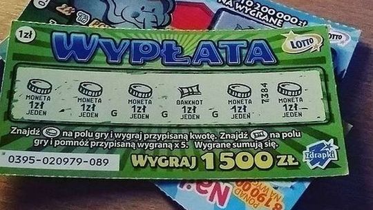 Ukradła 500 zdrapek ze sklepu. Potrzebowała pieniędzy na...