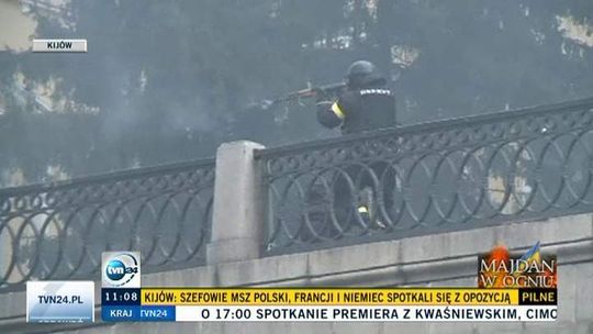 Ukraina: Milicjant strzela do demonstrantów z Kałasznikowa (wideo)