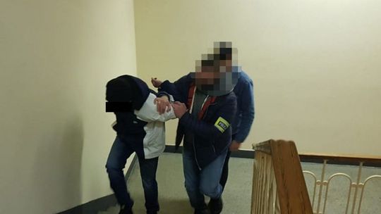 Ukraińcy okradli bankomat na Mazowszu. Policja namierzyła jednego w hostelu w Lublinie