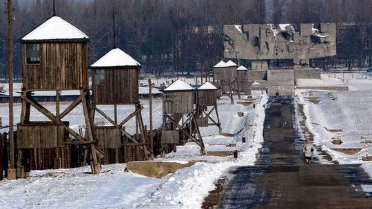 Ukraińcy skazani za "hajlowanie" na Majdanku