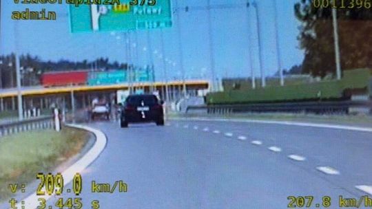 Ukrainiec spieszył się na wakacje. Na liczniku 209 km/h