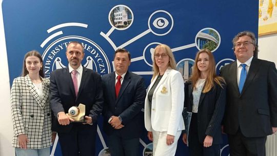 Ukraińscy i Polscy rezydenci uczą się leczyć urazy oczu