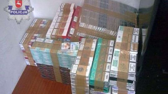 Ukrył kontrabandę w koszu. 900 paczek papierosów bez akcyzy