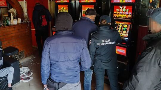 Ukrywał się przed policją – wpadł w nielegalnym kasynie
