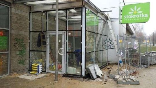 Ul. Ametystowa: Złodzieje wysadzili bankomat w powietrze