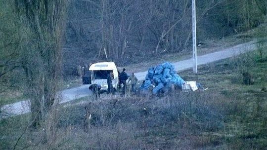 Ul. Azaliowa: To nie dzikie wysypisko, to oczyszczanie rzeki