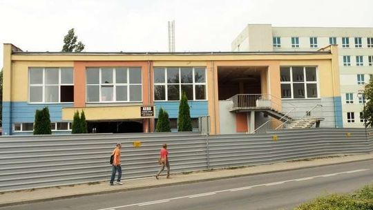 Ul. Chodźki: Burzą stołówkę, zbudują centrum symulacji