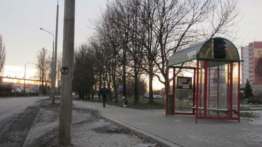 Ul. Diamentowa: Latarnia w zatoczce. Przystanek pod chmurką