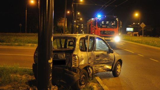 Ul. Diamentowa: Nocna stłuczka opla i hondy (zdjęcia)