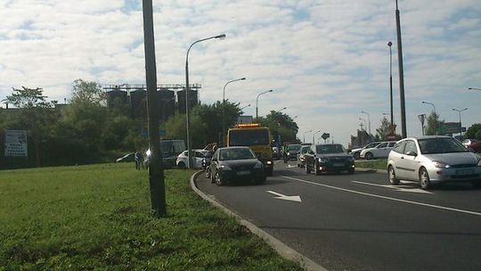 Ul. Diamentowa: Zderzenie samochodów. Utrudnienia w ruchu