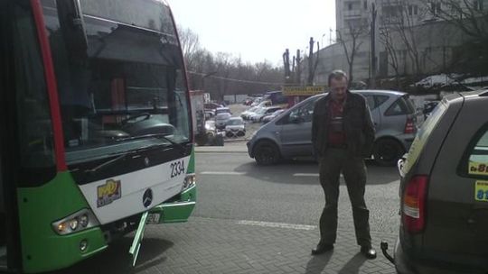 Ul. Dolna 3 Maja: Autobus zderzył się z taksówką