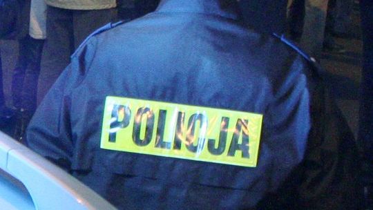 Ul. Filaretów: Auto uderzył w latarnię. Kierowca pijany